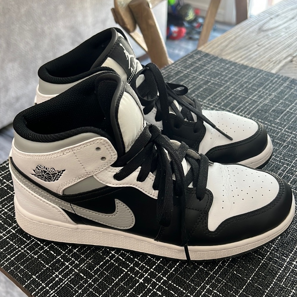 Air Jordan 1 Mid sneakers